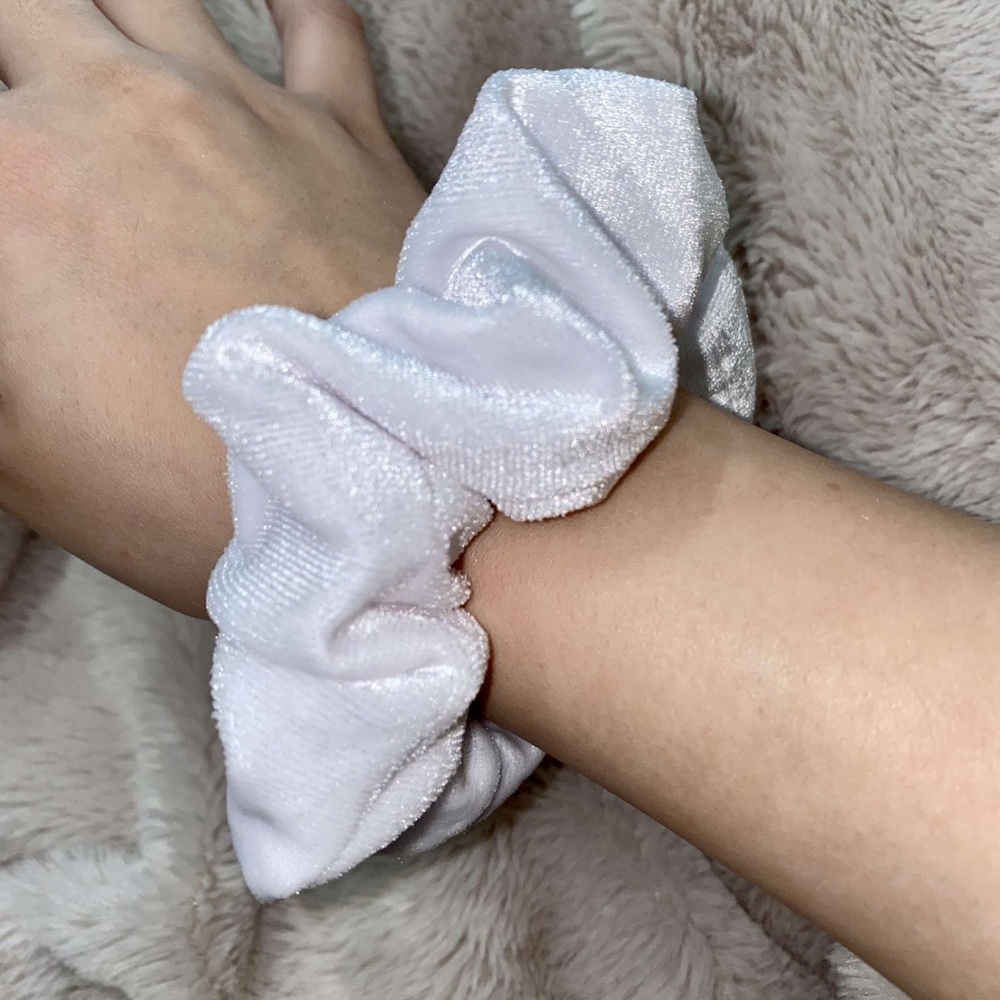 White zipper scrunchie - Picture 4 of 4